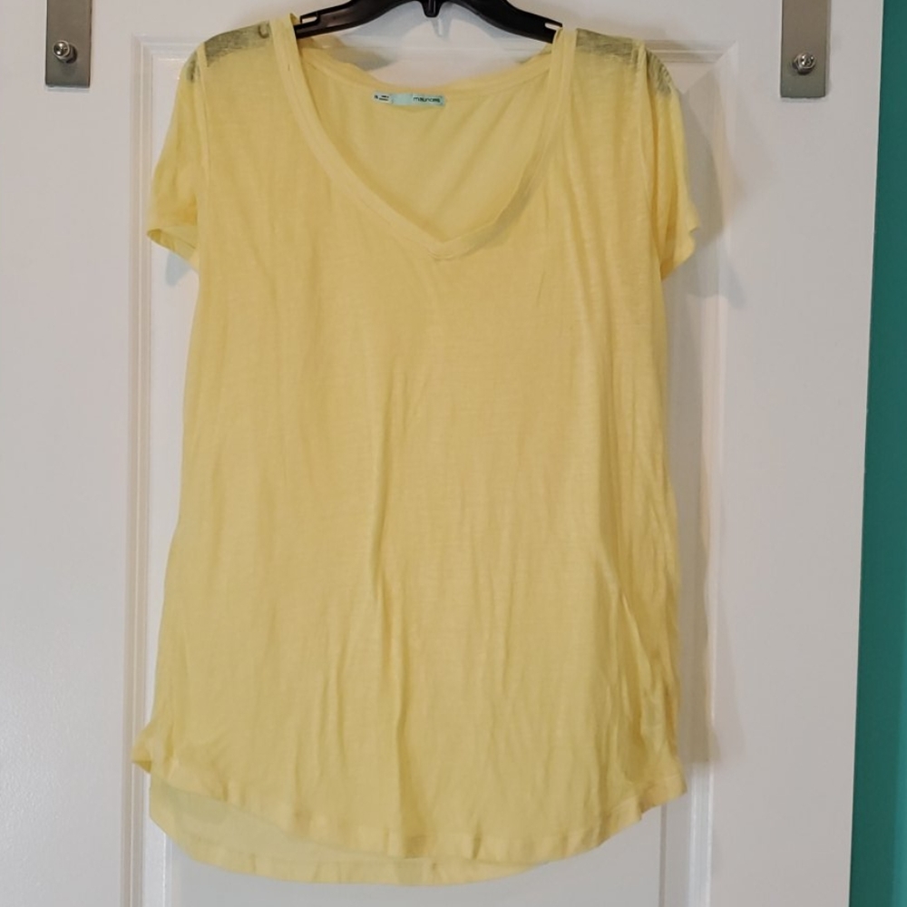 Yellow XXL maurices t shirt great for layering